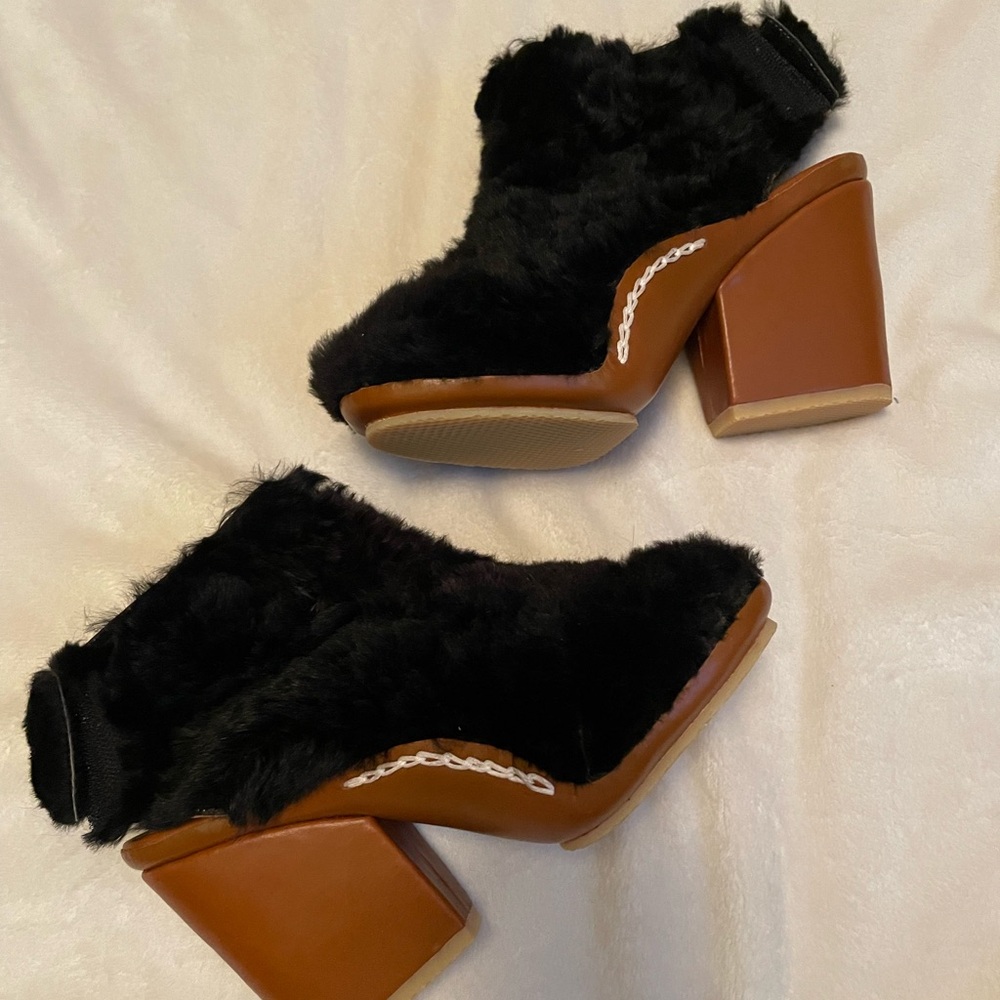 Rare, vintage A Detacher Leni dark fur Booties NWOT